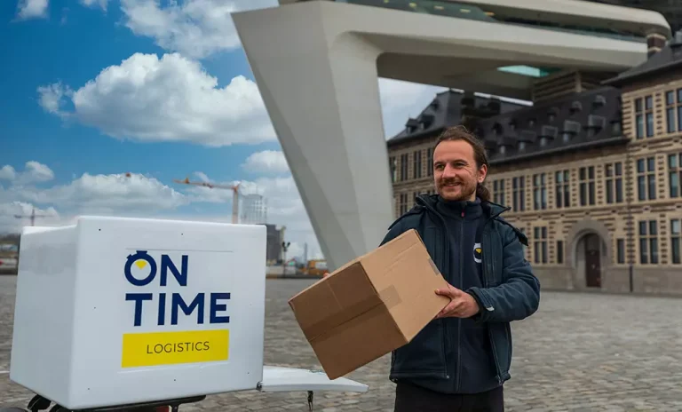 Fiets Koerier Antwerpen pakje leveren ON TIME Logistics